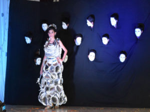 Had your dinner? Give us your paper plate to recycle into Haute Couture!